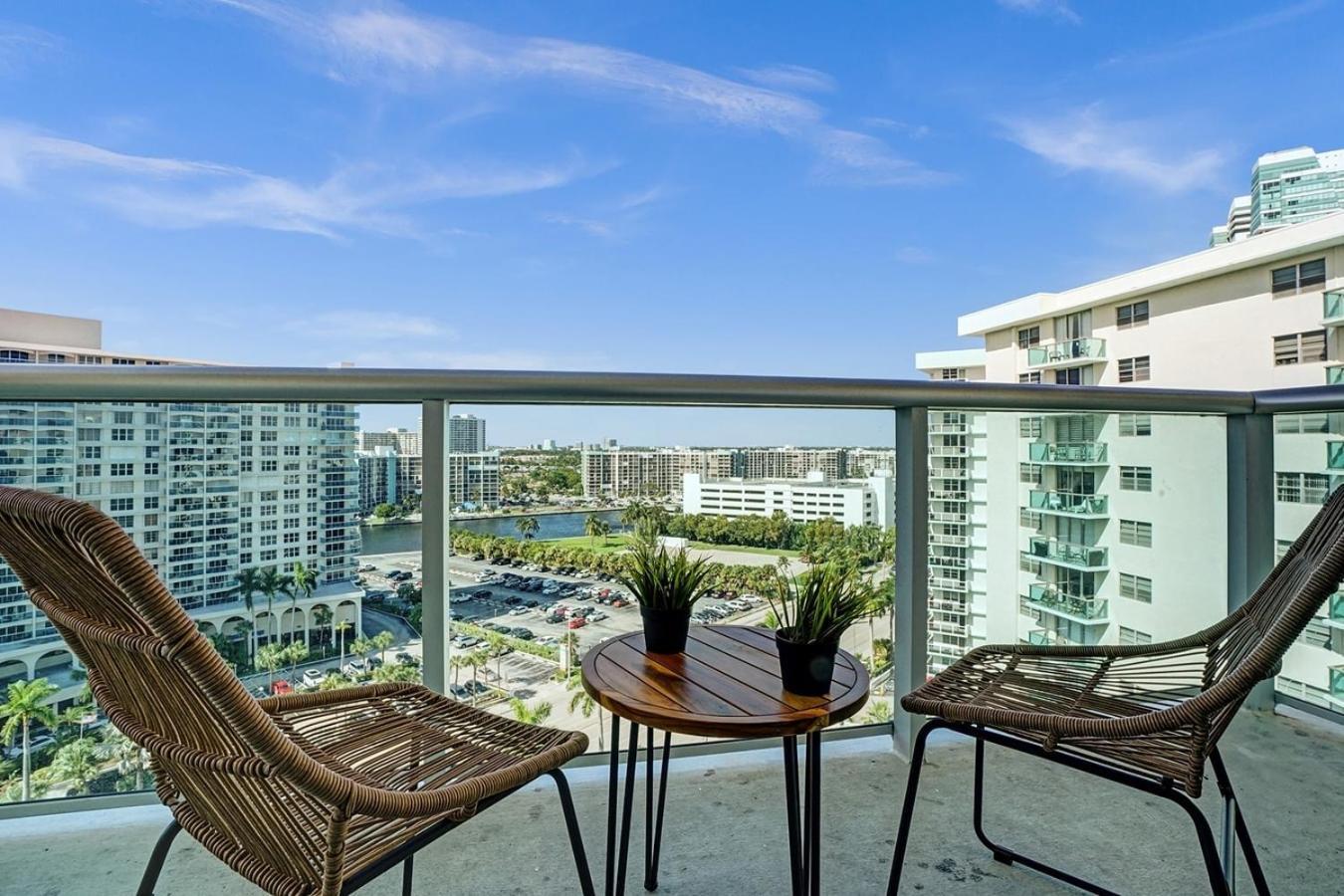 2Bd Condo Christmas Retreat Pool Beachside Hollywood Exterior photo